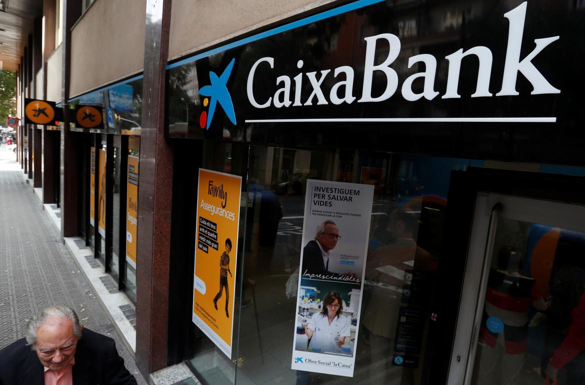 Caixa Bank en Cataluña (Reuters)