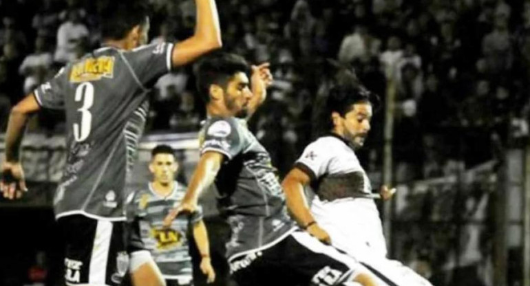 Platense vs. Estudiantes de Caseros, Primera B