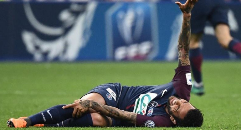 Lesión de Dani Alves que lo dejaría afuera del Mundial de Rusia