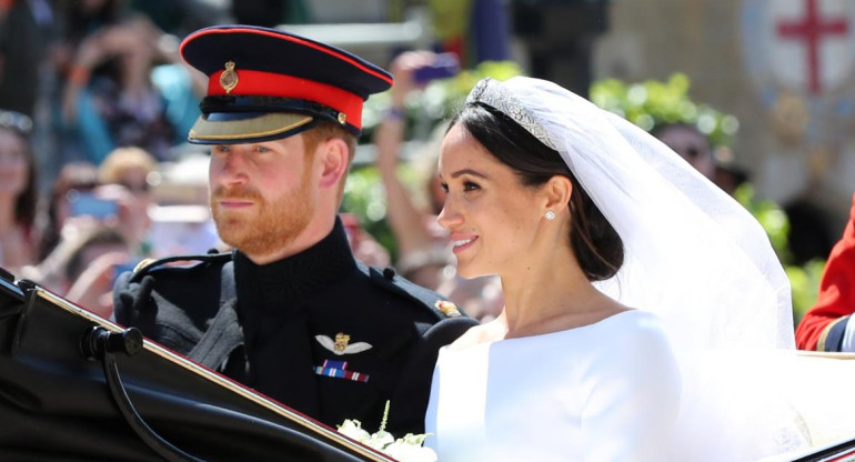 Príncipe Harry y Meghan Markle recorren la ciudad en carruaje (Reuters)