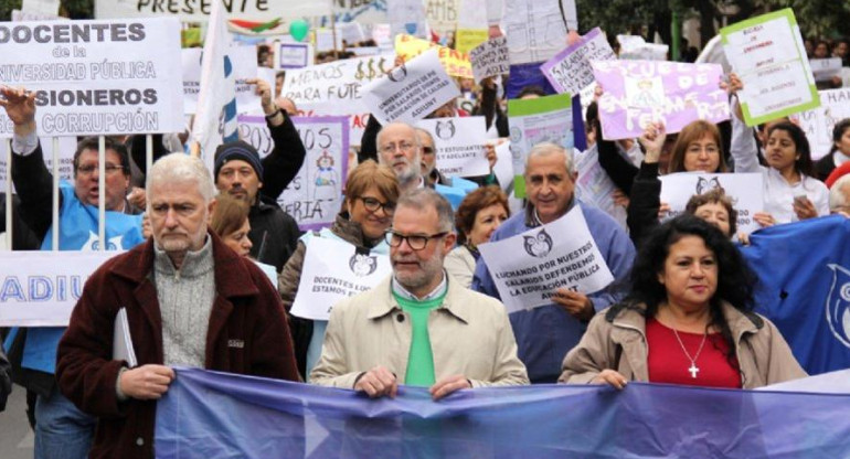 Protesta de docentes universitarios - Educación - Política