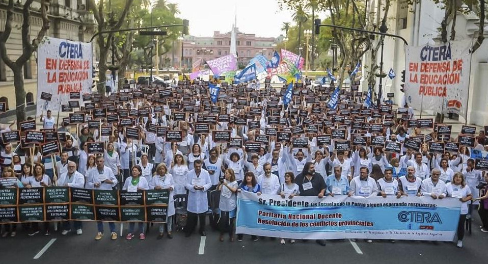 Banderazo - docentes bonaerenses