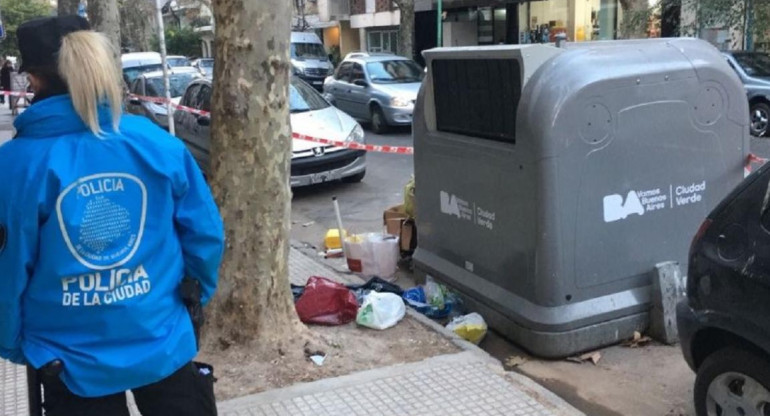 Hallan cadáver de bebé en contenedor de basura de Recoleta