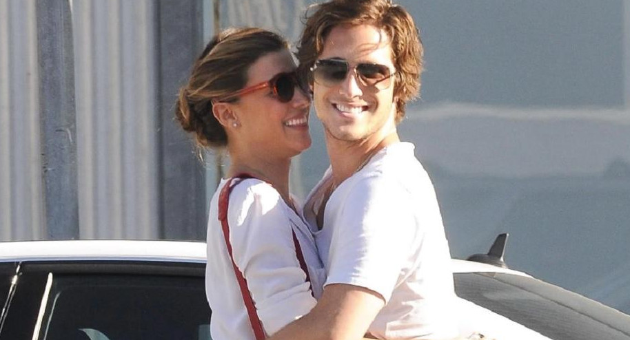 Diego Boneta y Stephanie Salas