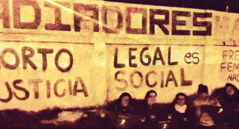 Cinco mujeres arrestadas por hacer pintada a favor de despenalización del aborto