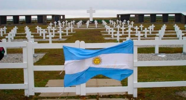 Cementerio Darwin - soldado caído