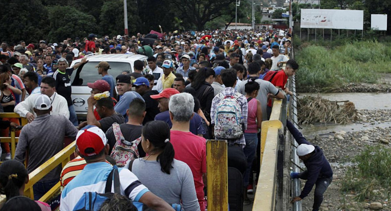 Venezolanos emigran a Colombia (Reuters)