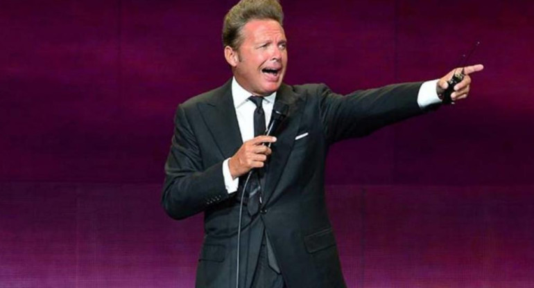 Luis Miguel emocionado