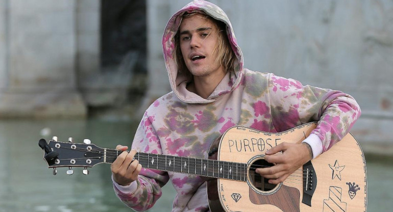 Justin Bieber serenata a Hailey Baldwin, YouTube	