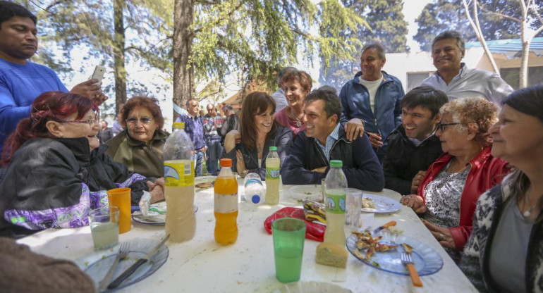 Sergio Massa con jubilados, Prensa Frente Renovador