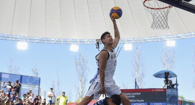 Fausto Ruesga se quedó con la medalla de oro en las volcadas de básquet, NA