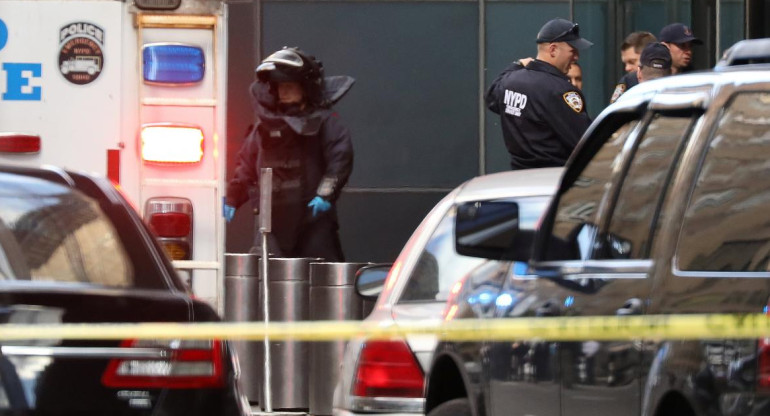 Evacuación del edificio Time Warner Center donde se emite CNN en EE.UU (Reuters)