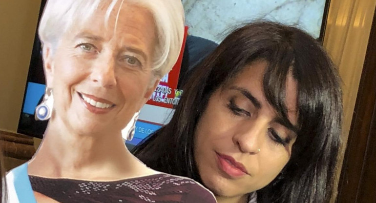 Victoria Donda con la figura de Cristine Lagarde, FMI, Diputados, NA