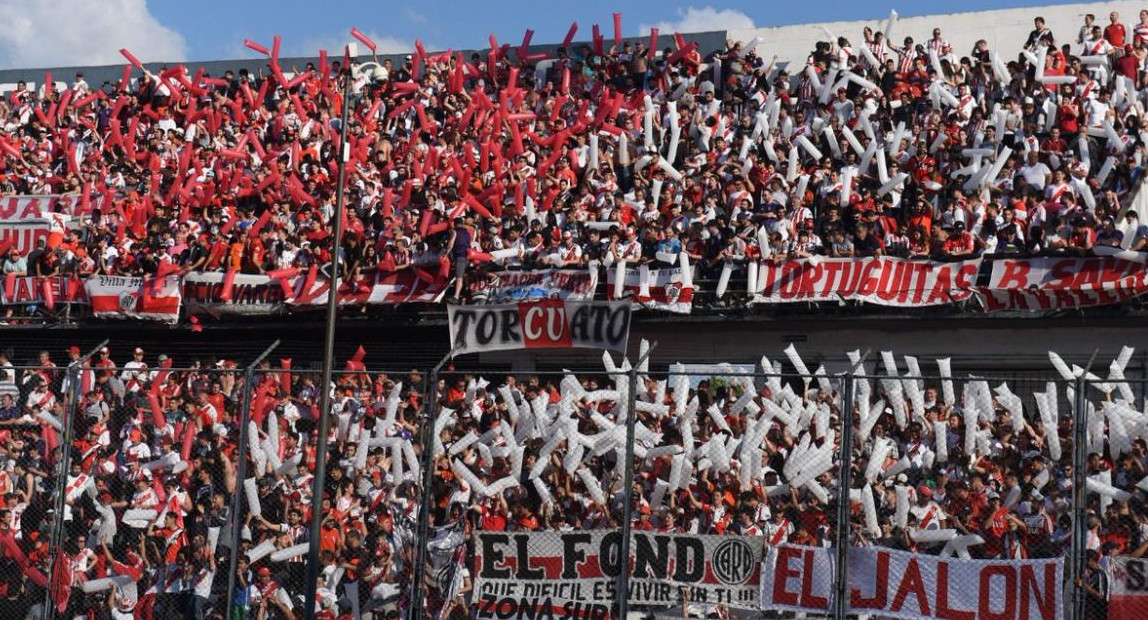 Hinchas - River