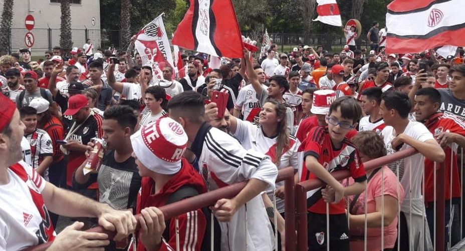 Hinchas de River Plate, estadio Monumental, fútbol, deportes, entradas, NA