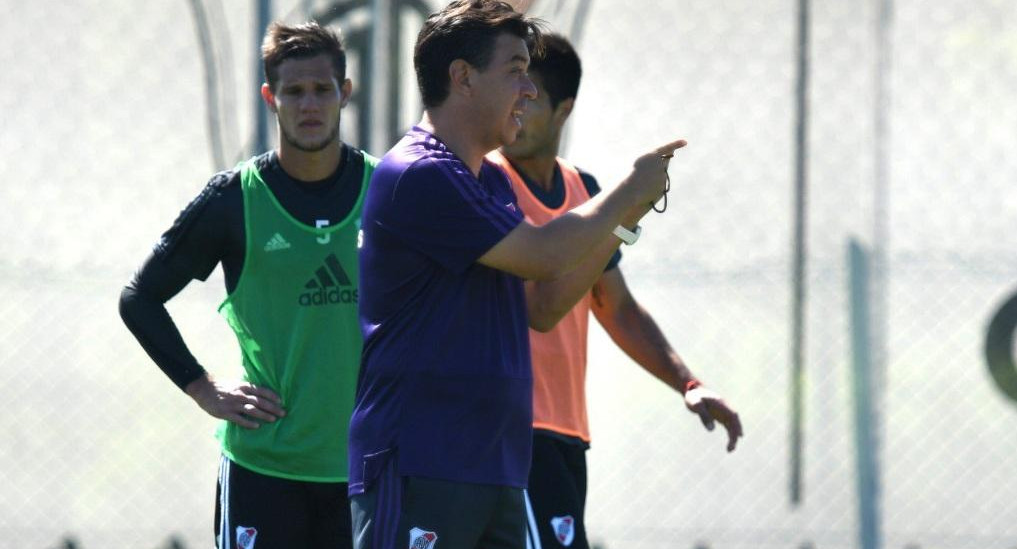 Entrenamiento de River en el River Camp