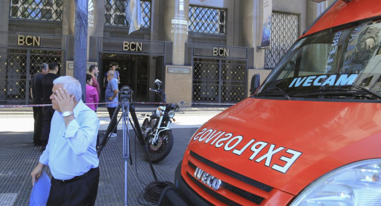 El edificio del Anexo del Senado de la Nación fue evacuado esta tarde tras el hallazgo de un artefacto sospechoso, NA