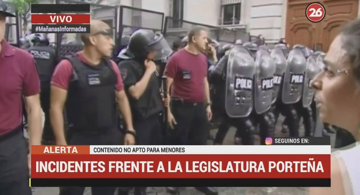 Incidentes en la Legislatura porteña contra el UniCABA (CANAL 26)