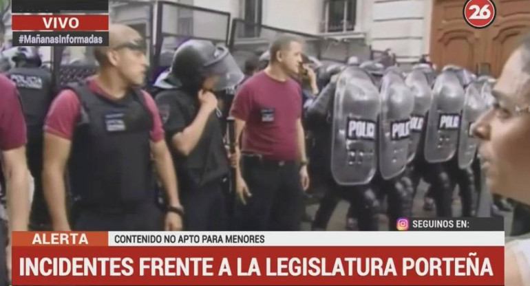 Incidentes en la Legislatura porteña contra el UniCABA (CANAL 26)