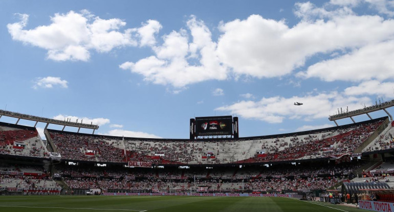 Monumental - Hinchas de River en la previa a la Superfinal Copa Libertadores (Reuters)