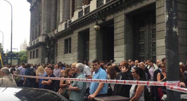 Evacuaron anexo del Congreso por amenaza de Bomba