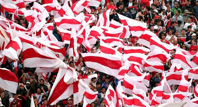 Banderazo - Hinchas de River en Madrid