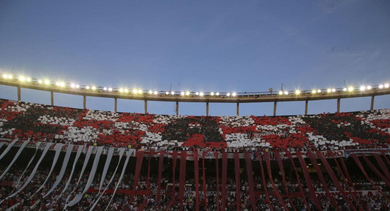 Hinchas River - Monumental