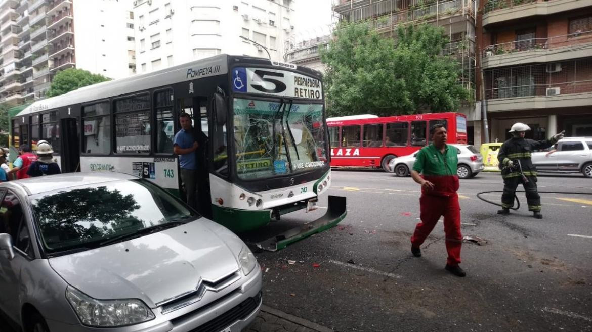 Choque de colectivos en Caballito