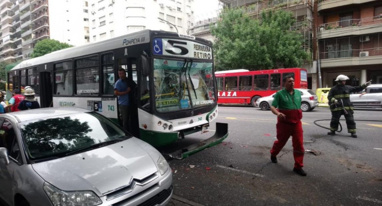 Choque de colectivos en Caballito