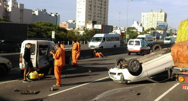 Choque con heridos en la Autopista 25 de mayo