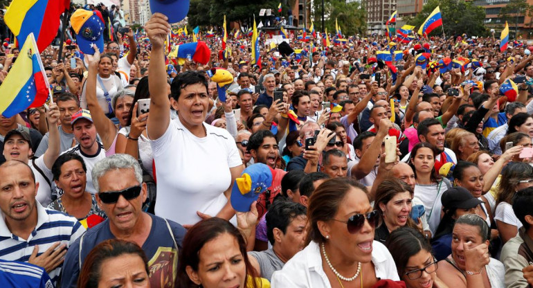 Crisis en Venezuela, incidentes y represión en protesta contra Maduro, Reuters