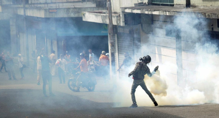 Crisis en Venezuela, incidentes y represión en protesta contra Maduro