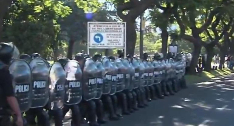 Incidentes en marcha a favor de Maduro en Recoleta