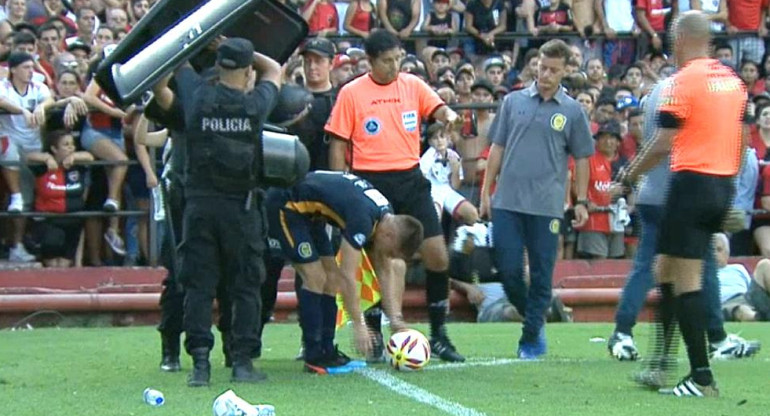 Fútbol violento: así pateaban los corners en el partido Newells vs. Central	