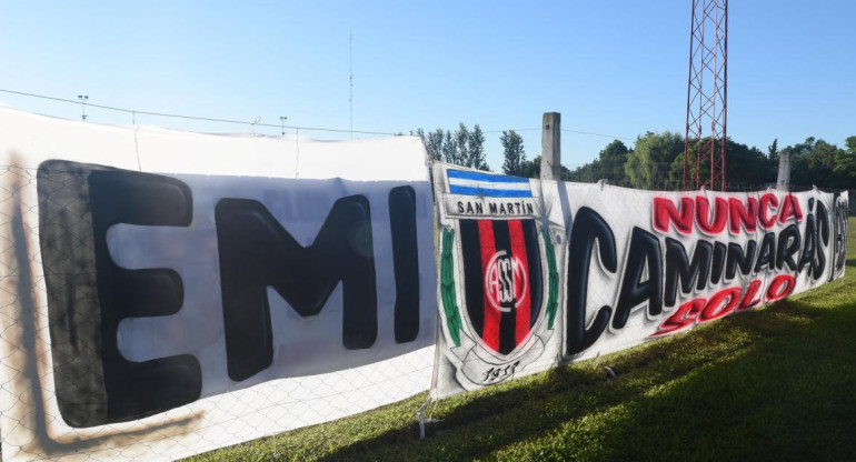 Bandera para Emiliano Sala en Progreso, su pueblo Natal (Reuters)