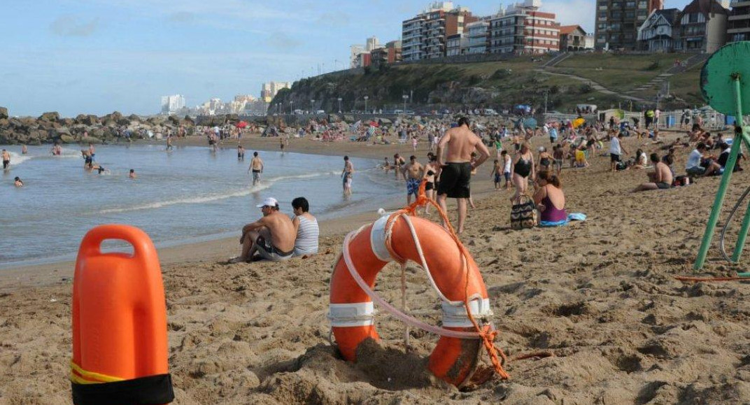 Guardavidas en la playa de Mar del Plata