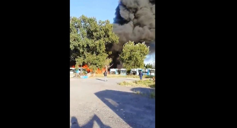 Incendio colectivos - Monte Grande