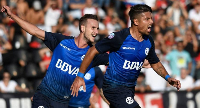 Festejo de Sebastián Palacios en triunfo de Talleres sobre Newells