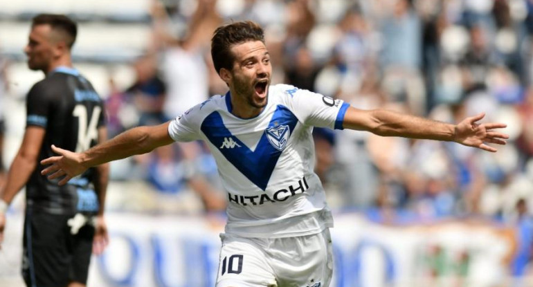 Festejo de Bouzat en el gol de Velez