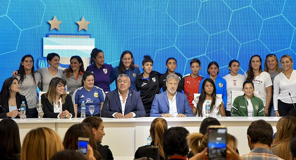 Fútbol femenino - Profesionalización 