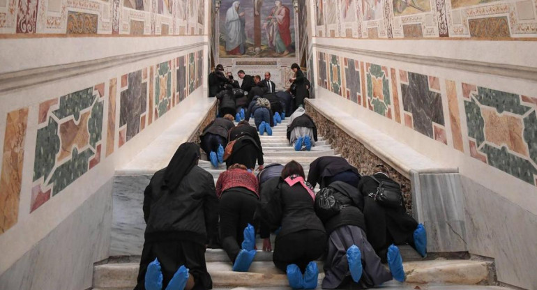 Por primera vez el Vaticano mostró la escalera de mármol que subió Jesús para su juicio