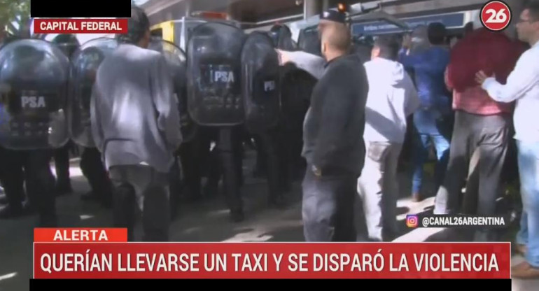 Protestas en Aereoparque con taxistas - Canal 26