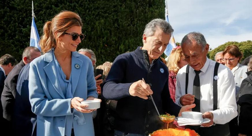 Mauricio Macri y Juliana Awada en locro de 25 de Mayo