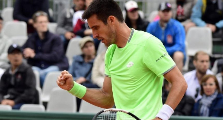 Festejo de Leo Mayer en Roland Garros