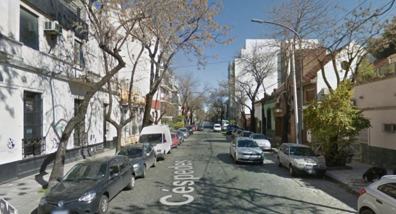 Hallan cuerpo sin vida de una mujer envuelto en una frazada en Colegiales