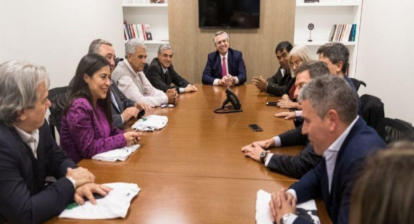 Alberto Fernández junto a diputados al interbloque de Argentina Federal