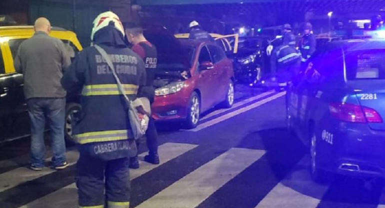 Choque en Palermo: un auto colisionó a cuatro vehículos estacionados