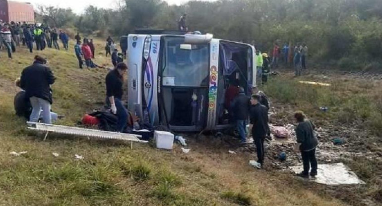 Accidente fatal de micro con jubilados en Tucumán