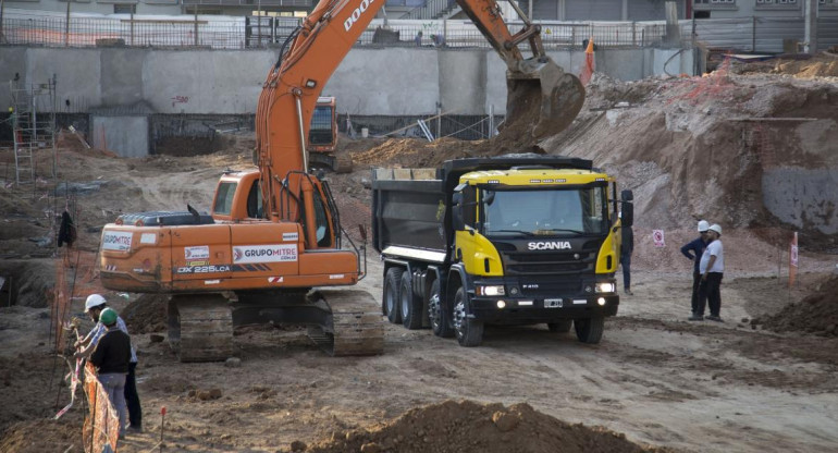 Construcción, economía argentina, obra en construcción, obreros, NA