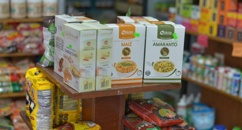 Etiquetas de alimentos en la góndola